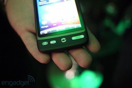 htcdesirehands2.jpg htcdesirehands2.jpg