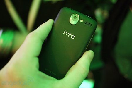 htcdesirehands7.jpg htcdesirehands7.jpg