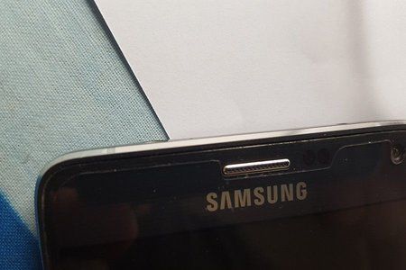 Galaxy Note 4 schwarz Kratzer oben.jpg