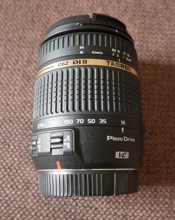 Tamron270_Seite.jpg