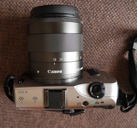 EOS-M_oben.jpg