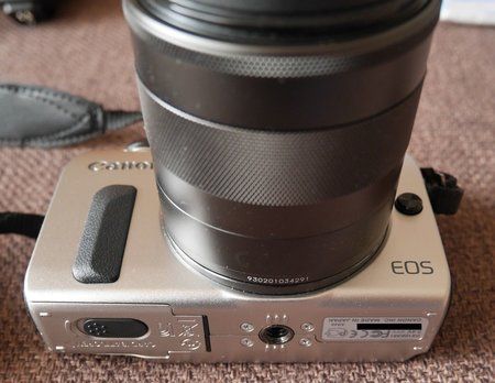 EOS-M_unten.jpg