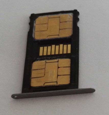 Nano-SIM + Pico-SIM on Micro SD (in tray).jpg