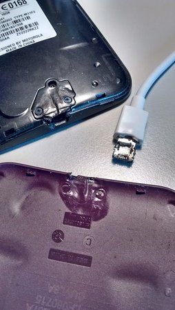 Wasserschaden_Ladekabel_geschmolzen_HDR.jpg Wasserschaden_Ladekabel_geschmolzen_HDR.jpg