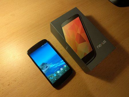 nexus 4 mit packung.jpg