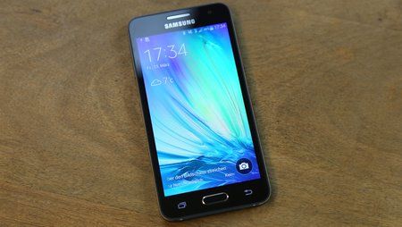 Samsung-Galaxy-A3-00-Front-liegend-Lockscreen.jpg