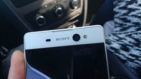 Sony-Xperia-C6-2.jpg