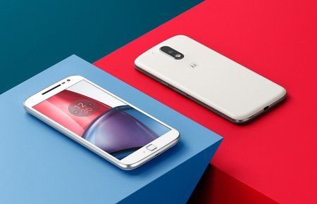 The-new-Moto-G4-family.jpg