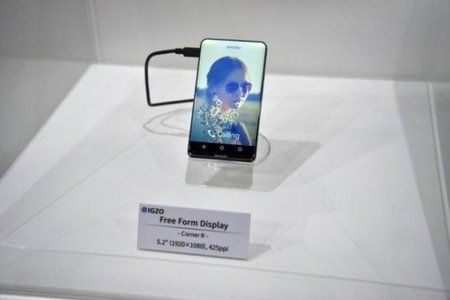 The-Sharp-Corner-R-is-a-concept-phone-with-a-bezel-less-curved-edge-display-3.jpg