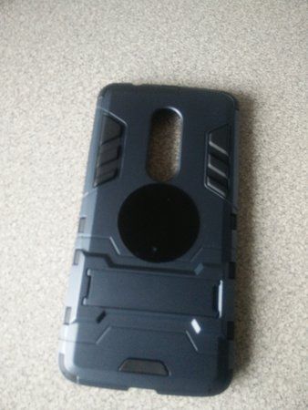 Case mit runder Metallplatte.jpg