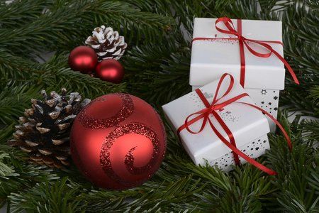 christmas-balls-1891598_1920.jpg