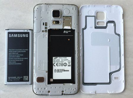 Removable-Vs-Non-removable-battery.jpg