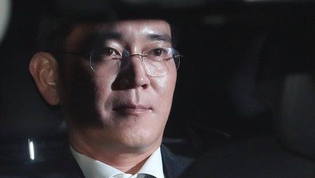 lee-jae-yong-in-seinem-auto.jpg