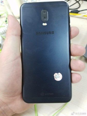 Samsung-Galaxy-J7-2017-b-700x933.jpg