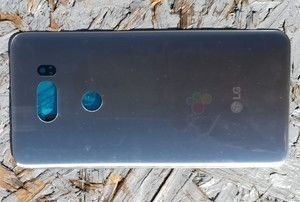 Photos-of-LG-V30-back-cove 2.jpg