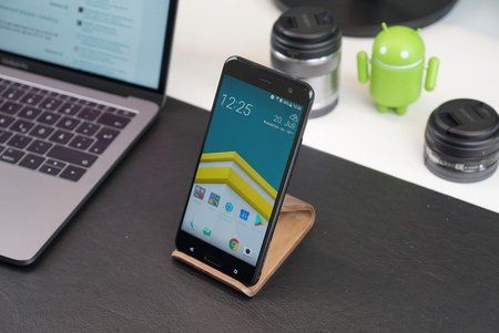 HTC U11 Frontansicht.jpg