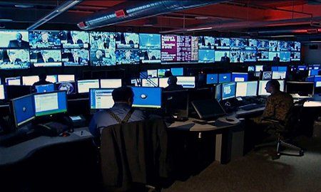 ta2c7e3_dia2BA_24_hour_watch_center_at_the_Defen.jpg