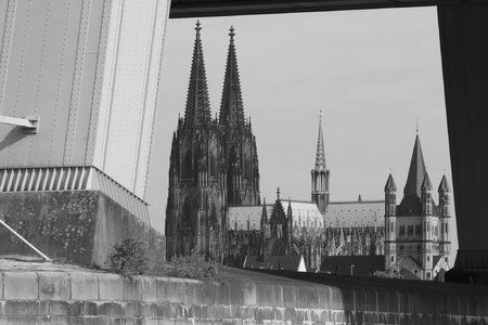 Dom Severinsbrücke SW.jpg Dom Severinsbrücke SW.jpg