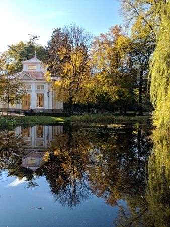 Hofgarten_Üavillion_Herbst.jpg