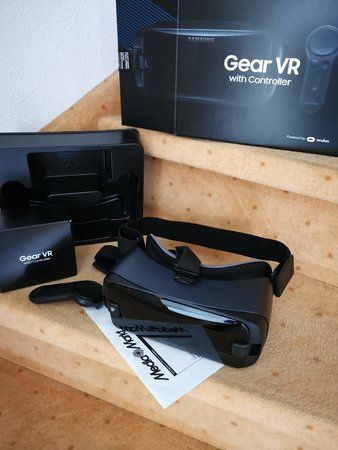 Gear_VR_R324_2.jpg