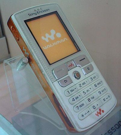 440px-Sony_Ericsson_W800i.jpg