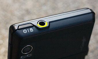 4230d1268069820-loose-headphone-jack-091028_motorola_droid_001.jpg