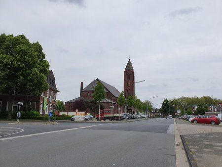 S10plus Kirche 1 auto .jpg