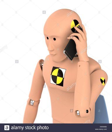 crash-test-dummy-mit-smart-phone-3d-darstellung-kw0wb5.jpg