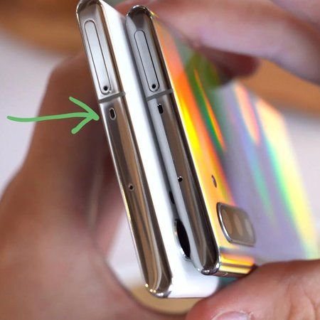 samsung-galaxy-s10-speaker-hole.jpg