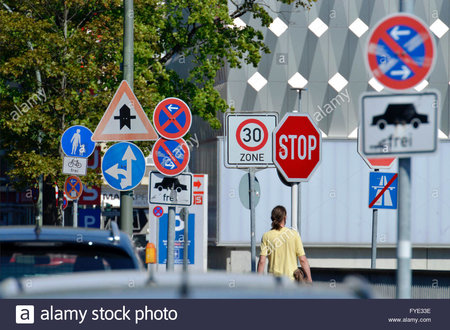 schilderwald-schwarzbacher-strasse-halensee-berlin-deutschland-FYE33E.jpg
