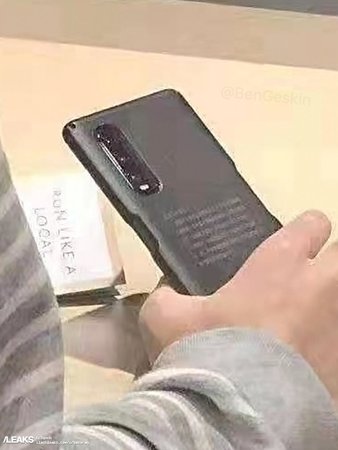 first-real-look-at-oppo-find-x2-triple-camera-setup-350.jpg