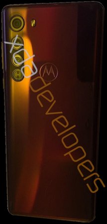 Motorola-Edge-Rear-Design-1-0582539930.jpg