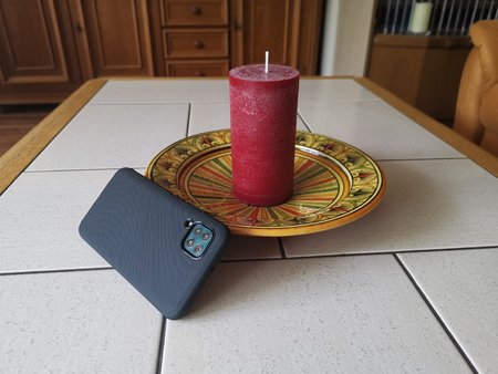 Huawei-P40-Lite_09_schwarzes-Cover.jpg