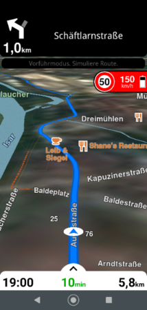 Anzeige mit Satellitenkarte und Geodaten im Fahrbetrieb.png