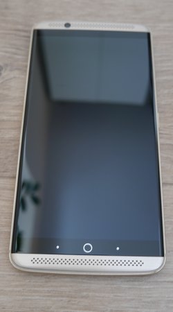 Axon7_Front.jpg