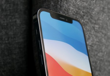 apple-iphone-12-pro-notch.jpg