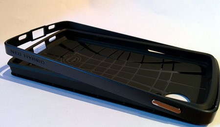 31157-Testbericht-Spigen-Neo-Hybrid-Case-fuer-das-Nexus-5.jpg