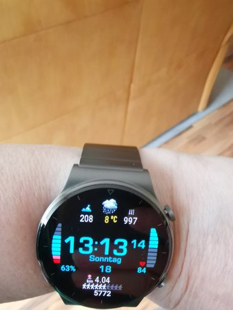 2021-04-18_Watch-GT-2-Pro_mit_titanfarbenem-Armband.jpg