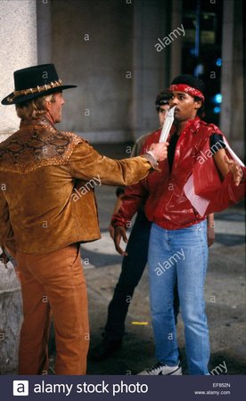 paul-hogan-tony-holmes-crocodile-dundee-1986-ef852n.jpg
