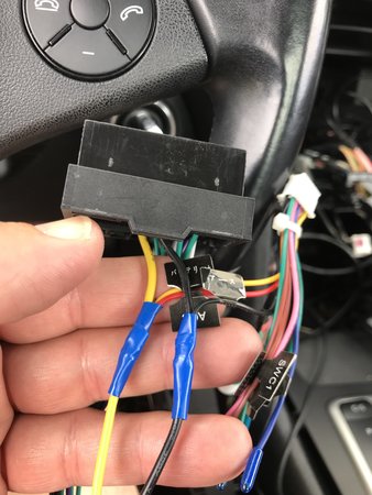 Anschluss Kabel von Merdcedes zu Erisin 2.jpg