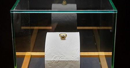 klopapier-schmuck_3233_1_zfl-10_565x297.jpg
