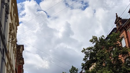 21-07-15_Nach-Tagen-des-Regens-spitzt-etwas-blau-durch-die-Wolken_08.jpg