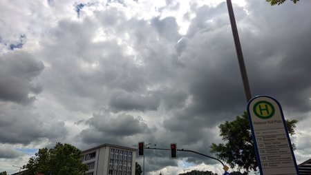 21-07-15_Nach-Tagen-des-Regens-spitzt-etwas-blau-durch-die-Wolken_12.jpg