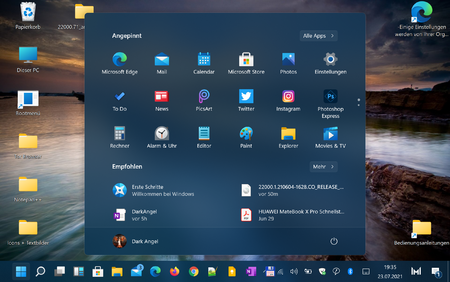 Windows-11_22000.1_Desktop-mit-Windowsfenster.png