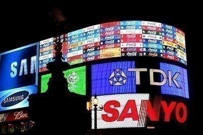 400px-Picadilly_Circus_London_by_night_2006.jpg