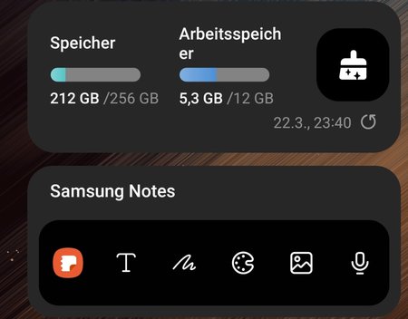 Screenshot_20220322-234210_One UI Home.jpg