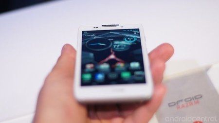 razr_m-hands-on-2_0.jpg