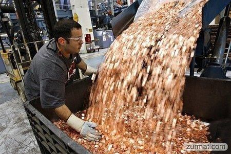 samsung-pays-apple-1-billion-sending-30-trucks-full-of-5-cents-coins.jpg