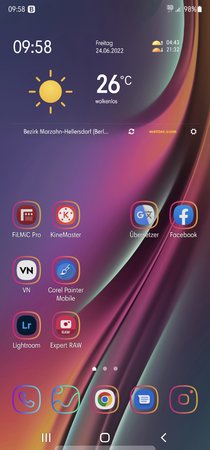 Screenshot_20220624-095847_One UI Home.jpg