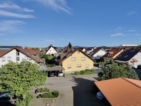 001, X80PNCM, Fokus Gelbes Haus.jpg
